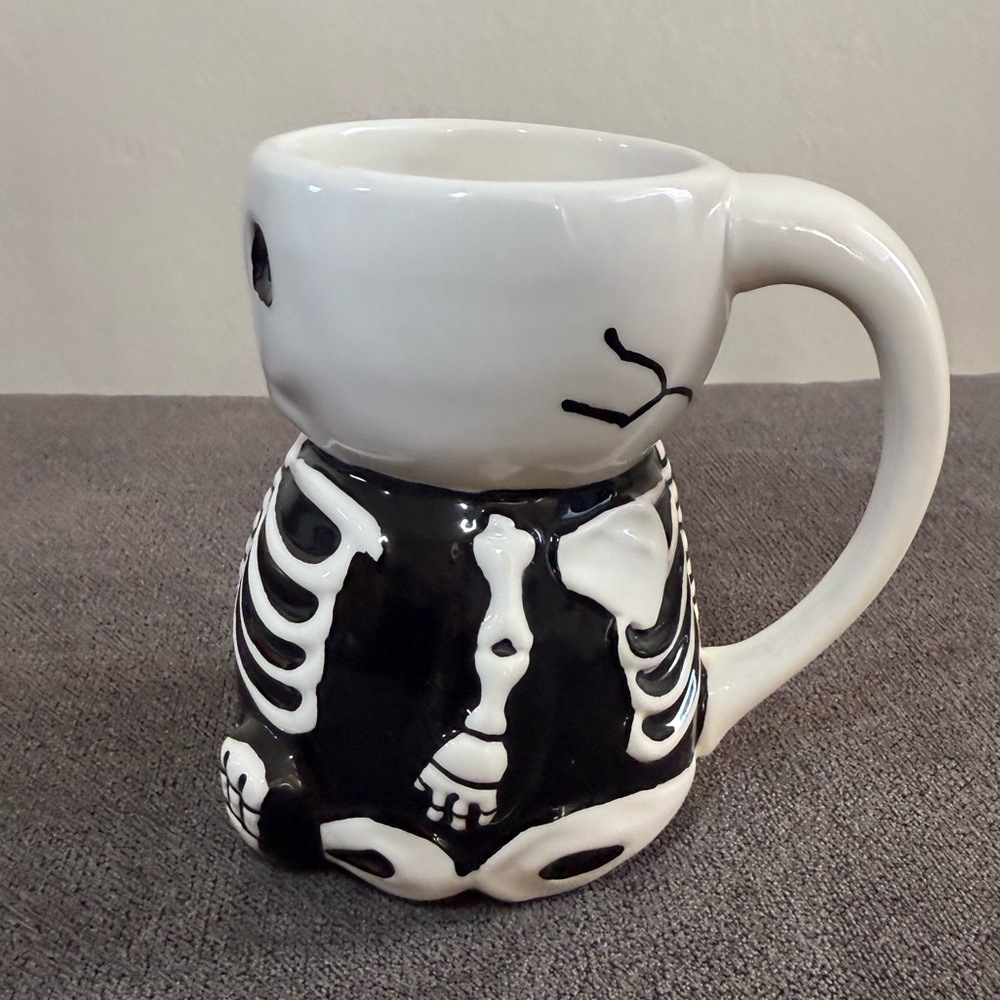 Pottery Barn Assorted Halloween Mug Collection Set of 4 - Picture 6 of 11